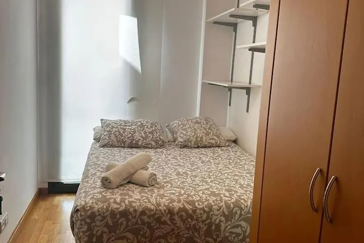 Private Rooms Near Las Ramblas バルセロナ 0*,
