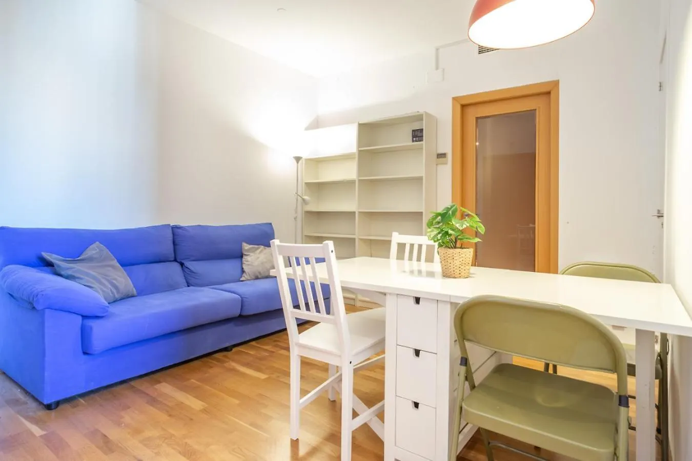 Private Rooms Near Las Ramblas 바르셀로나 0*,  스페인