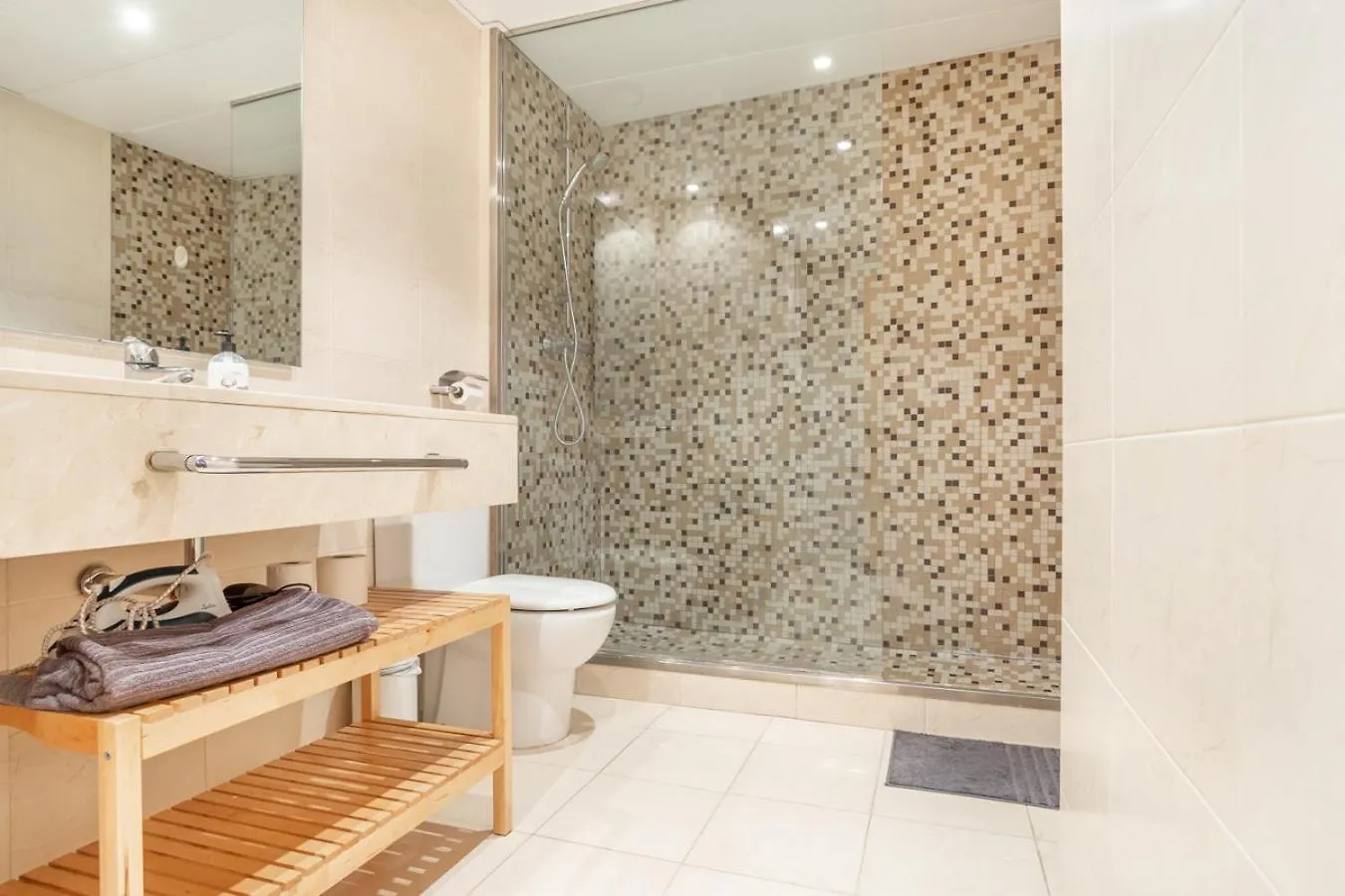 Private Rooms Near Las Ramblas 바르셀로나 스페인